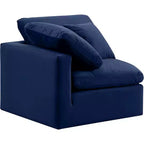 Meridian Furniture Poltrona angolare in velluto Indulge