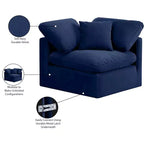 Meridian Furniture Poltrona angolare in velluto Indulge