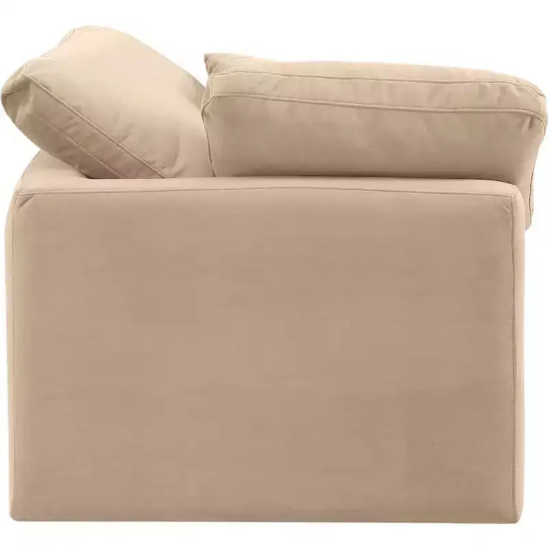 Meridian Furniture Poltrona angolare in velluto Indulge
