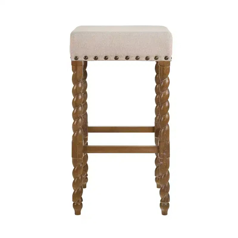 Sgabello da bar Cadmus 30" in rovere naturale Carolina Living: sedile imbottito, bordo in ottone anticato