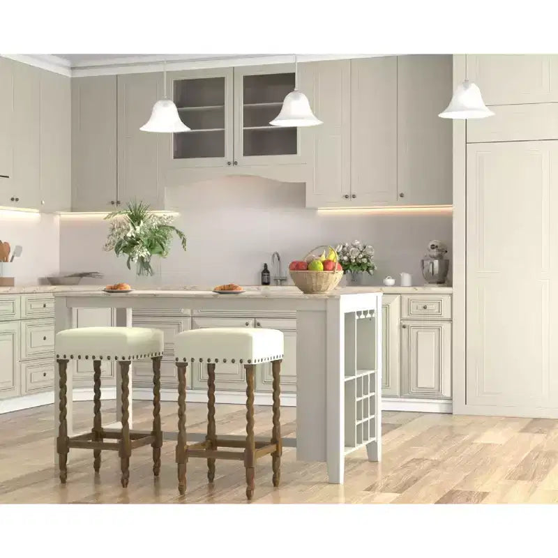 Sgabello da bar Cadmus 30" in rovere naturale Carolina Living: sedile imbottito, bordo in ottone anticato