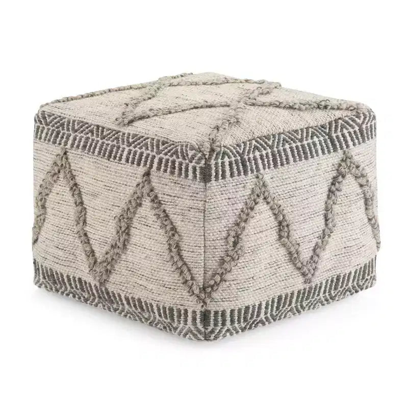 Pouf Tasneem quadrato di ispirazione marocchina grigio naturale - WyndenHall: Tessuto a mano, lana e cotone, nessun assemblaggio richiesto