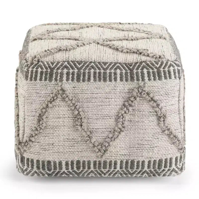 Pouf Tasneem quadrato di ispirazione marocchina grigio naturale - WyndenHall: Tessuto a mano, lana e cotone, nessun assemblaggio richiesto