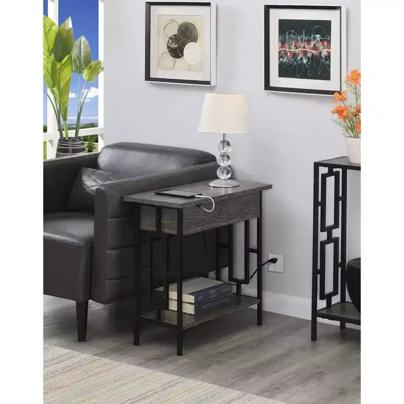 Tavolino quadrato con coperchio incernierato e stazione di ricarica Town Square, grigio/nero invecchiato - Breighton Home: porte USB, gestione cavi, ripiano inferiore
