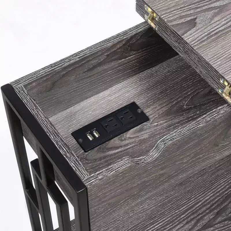 Tavolino quadrato con coperchio incernierato e stazione di ricarica Town Square, grigio/nero invecchiato - Breighton Home: porte USB, gestione cavi, ripiano inferiore