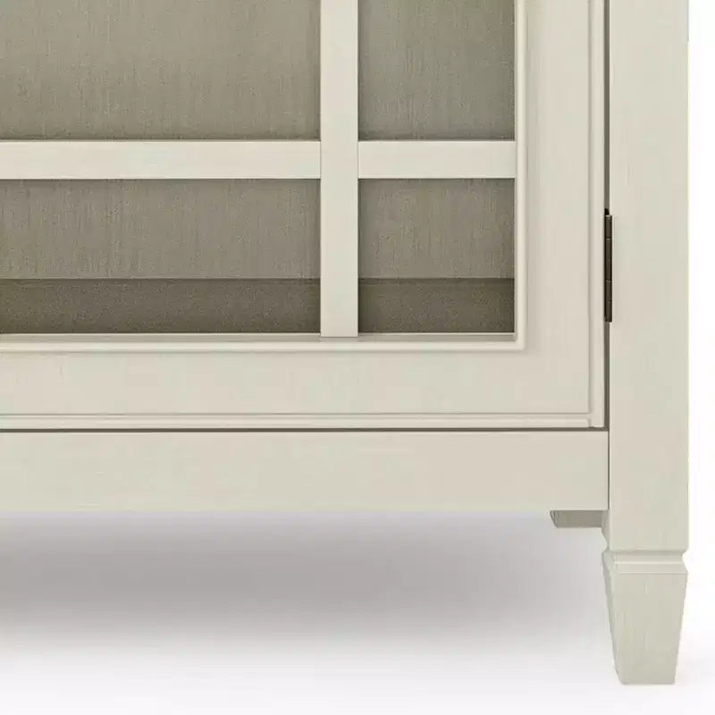 Mobile Basso Contenitore Hampshire Bianco Antico - WyndenHall: Stile Tradizionale, Ripiani Regolabili, Ante in Vetro