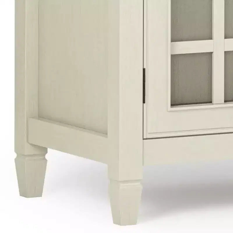 Mobile Basso Contenitore Hampshire Bianco Antico - WyndenHall: Stile Tradizionale, Ripiani Regolabili, Ante in Vetro
