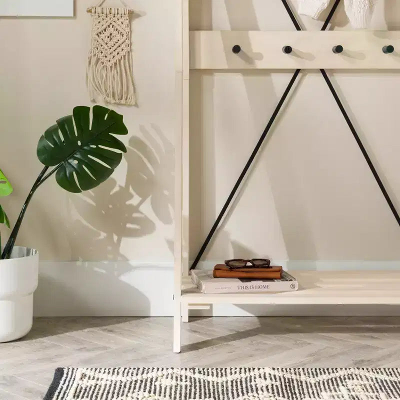 68" Appendiabiti da Ingresso Angolare con Schienale a X in Legno Massello Bianco - Saracina Home: Struttura in Pino, Ganci in Metallo, Ripiano a Doghe