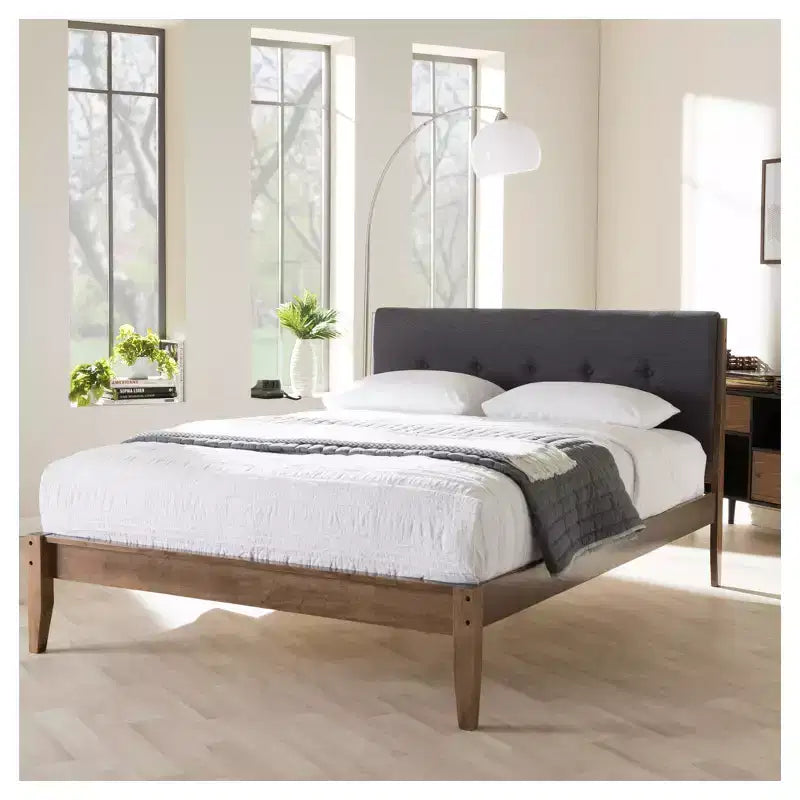 Letto a Piattaforma King Leyton in Tessuto Stile Moderno di Metà Secolo Grigio/Marrone Noce - Baxton Studio: Struttura in Legno di Gomma, Nessuna Rete a Molle Necessaria