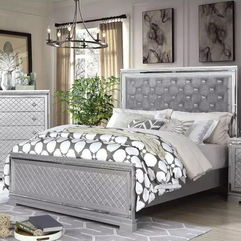 HOMES: Inside + Out Letto Matrimoniale "Eastern King" Tenaya Glam con Testiera Trapuntata con Bottoni Argento: Telaio in Poliestere Imbottito