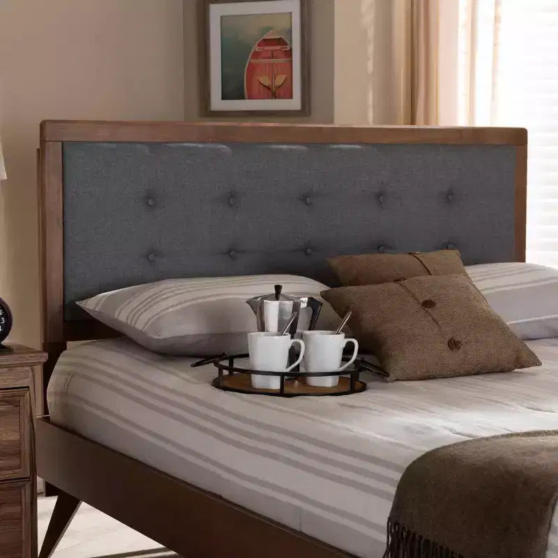Testata del letto in legno con finitura Noce Sarine - Baxton Studio