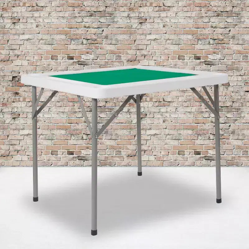 Tavolo da gioco pieghevole quadrato bianco Emma and Oliver Tannin 34.5 per 4 giocatori con superficie da gioco in feltro verde e portabicchieri