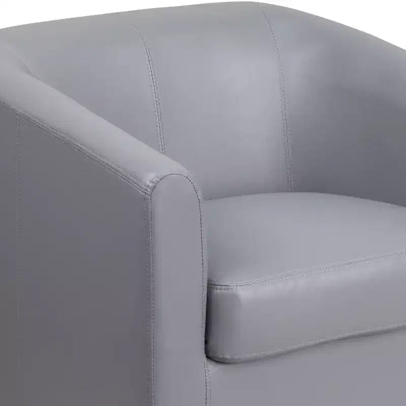 Poltrona lounge in pelle Emma e Oliver con braccioli inclinati