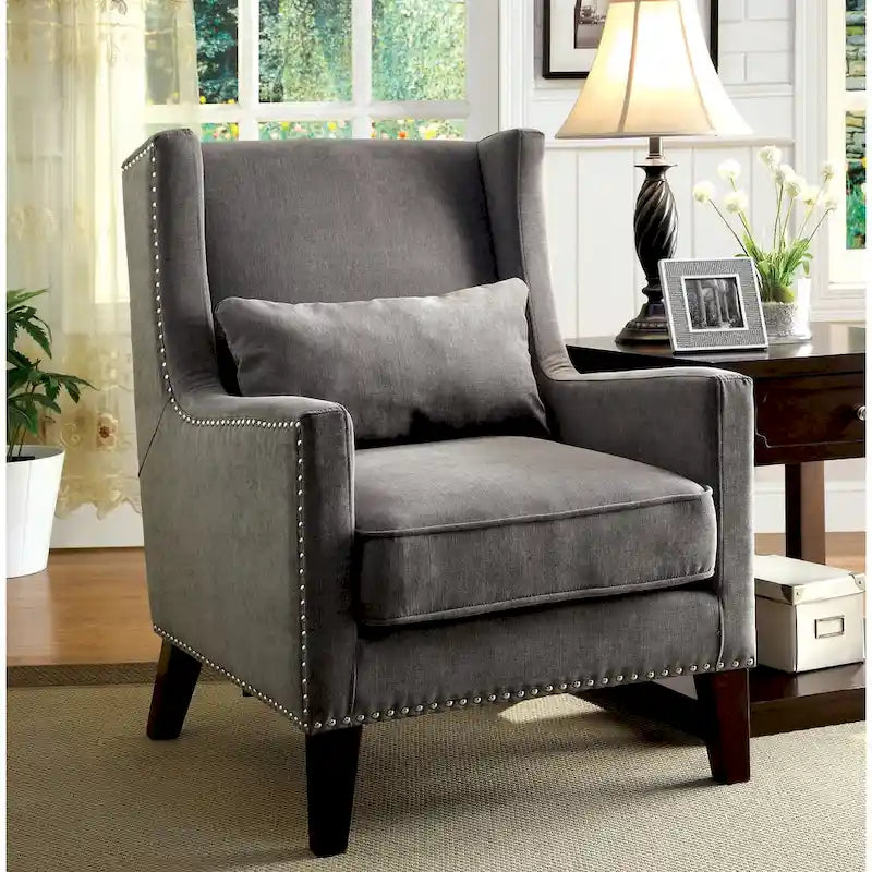 Poltrona moderna con schienale alto, rivestimento in flanella, borchie decorative e gambe color espresso – Grigia o Avorio