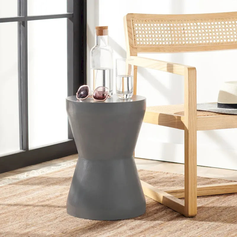 SAFAVIEH Cheul Concrete Indoor/ Outdoor Accent Table - 12.2 x 12.2 x 17.3 - 12Wx12Dx17H