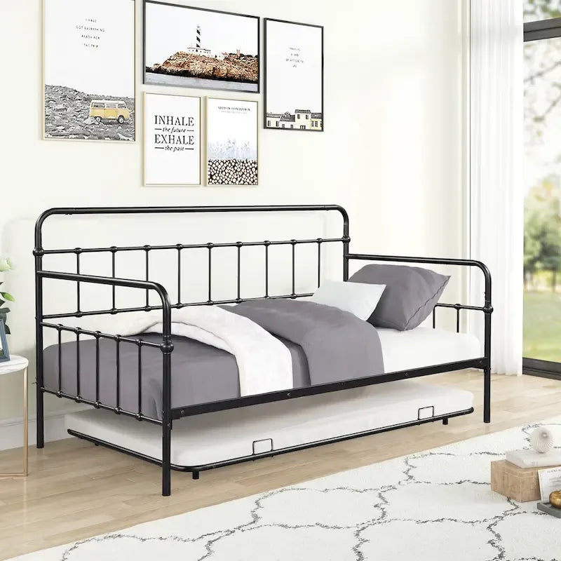 Divano letto con struttura in metallo e letto estraibile
