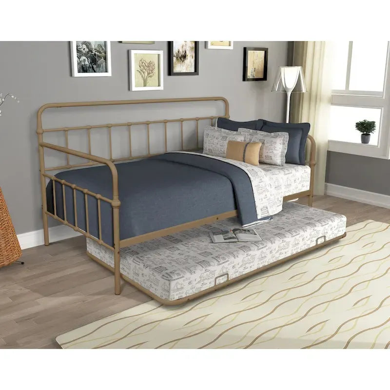 Divano letto con struttura in metallo e letto estraibile