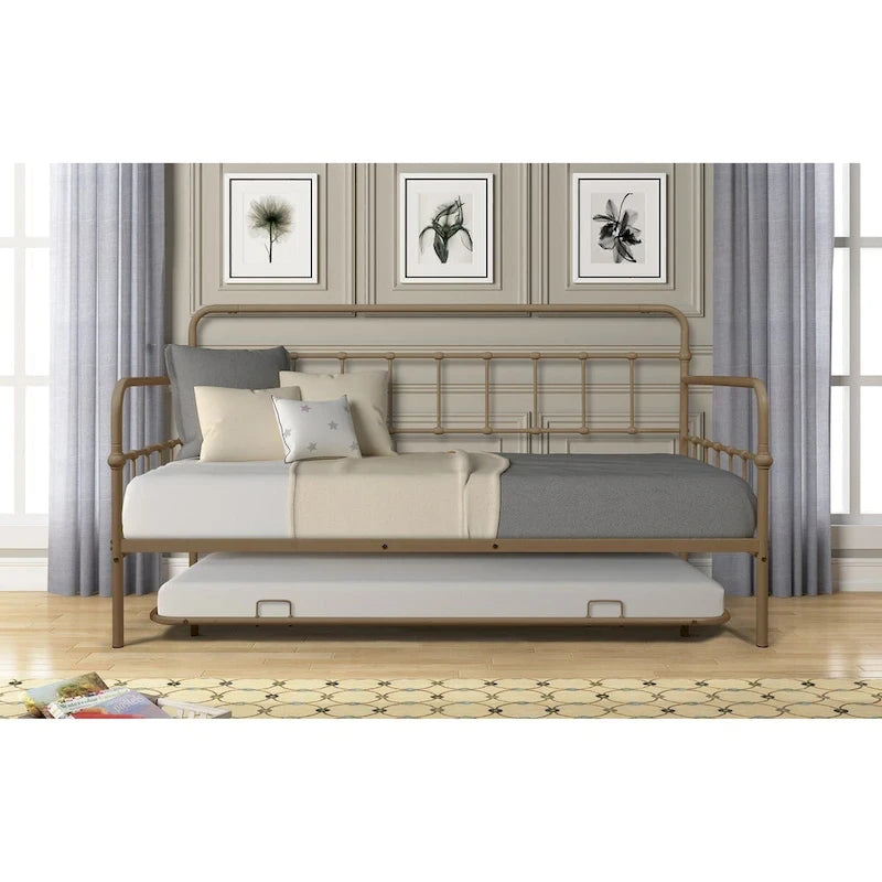 Divano letto con struttura in metallo e letto estraibile