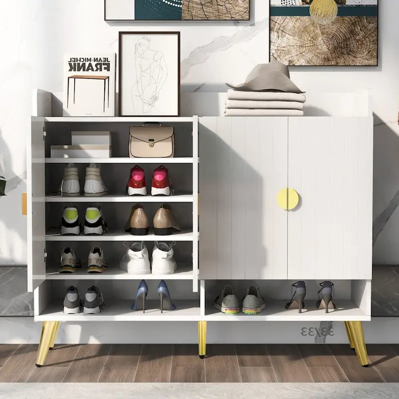 Scarpiere moderne in legno con ante e ripiani regolabili