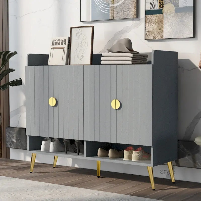 Scarpiere moderne in legno con ante e ripiani regolabili